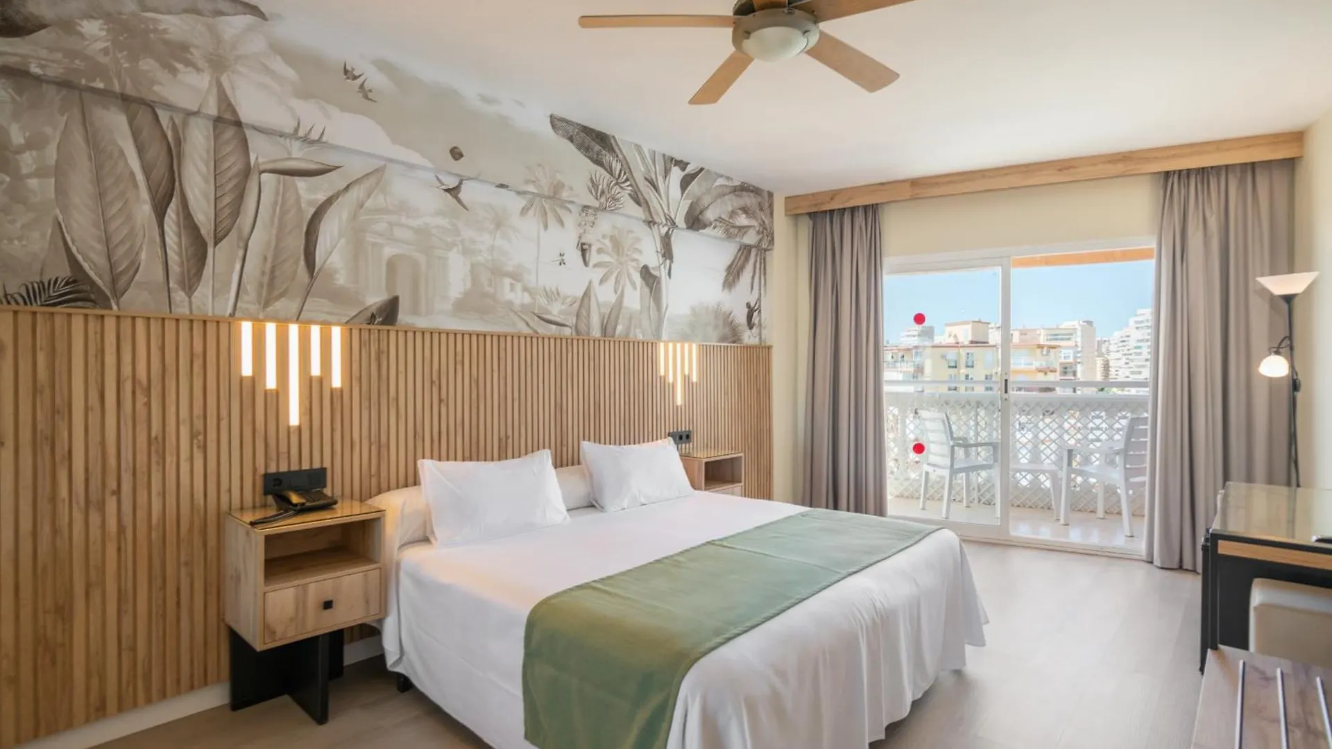 Hotel Parasol By Dorobe Torremolinos 4*,