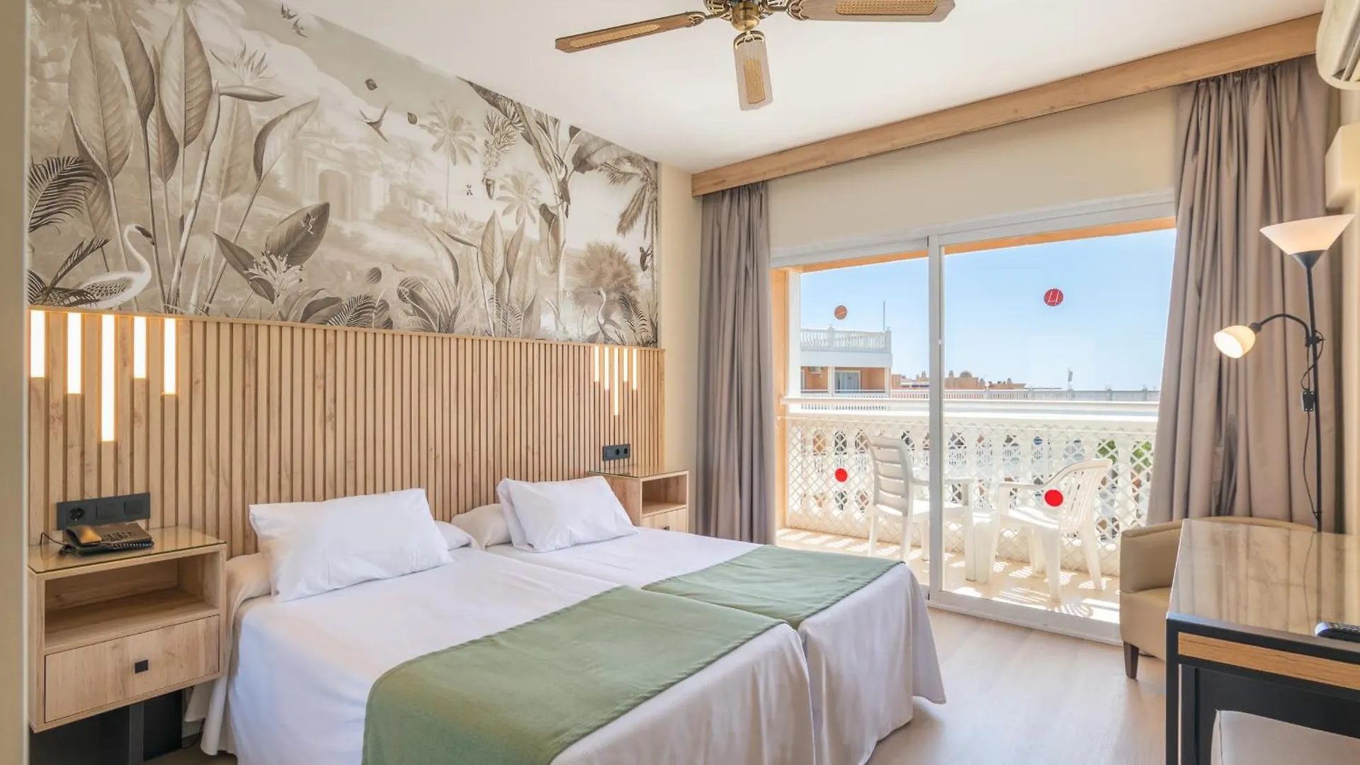 Hotel Parasol By Dorobe Τορρεμολίνος