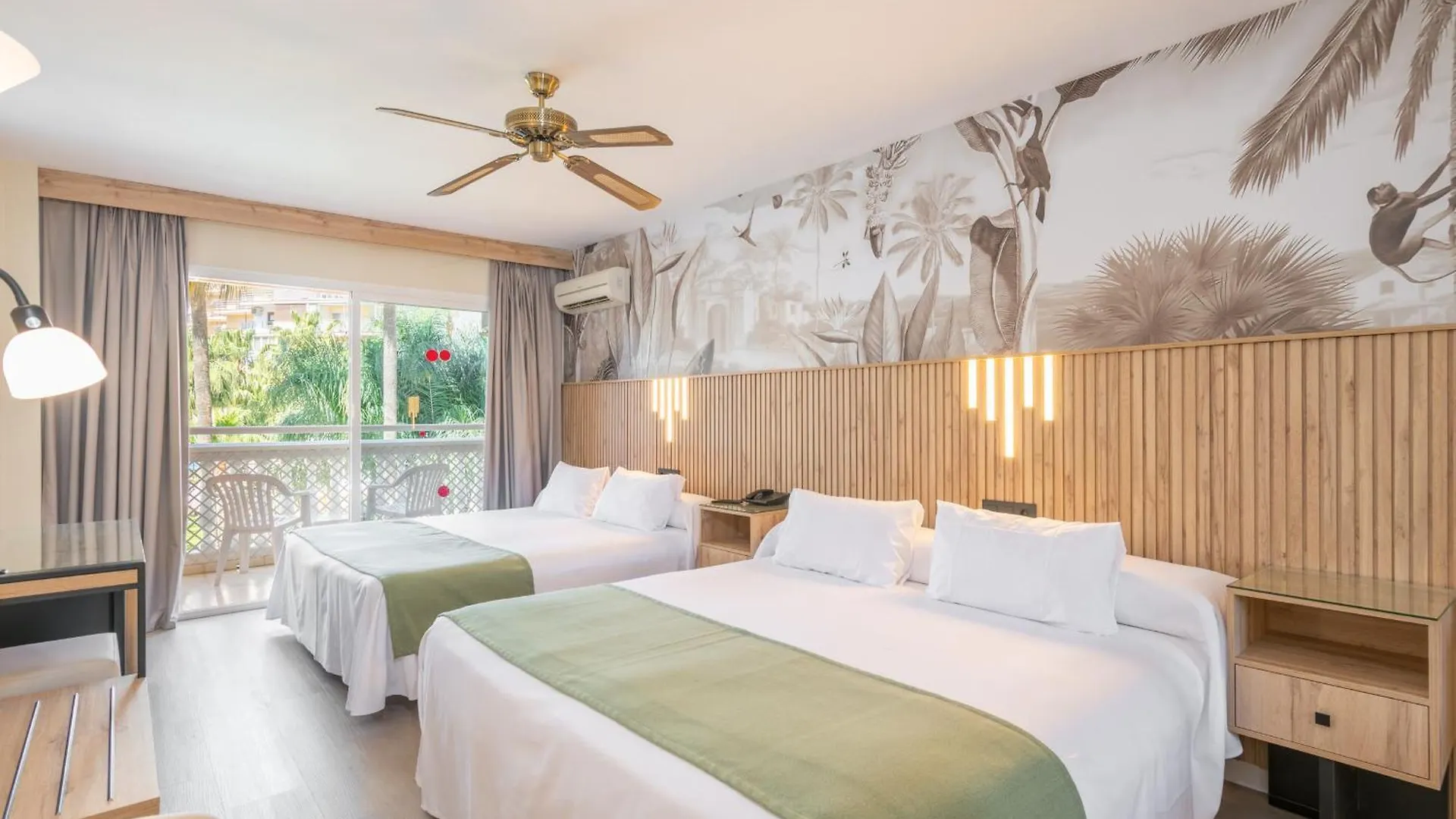 Hotel Parasol By Dorobe Τορρεμολίνος 4*,  Ισπανία