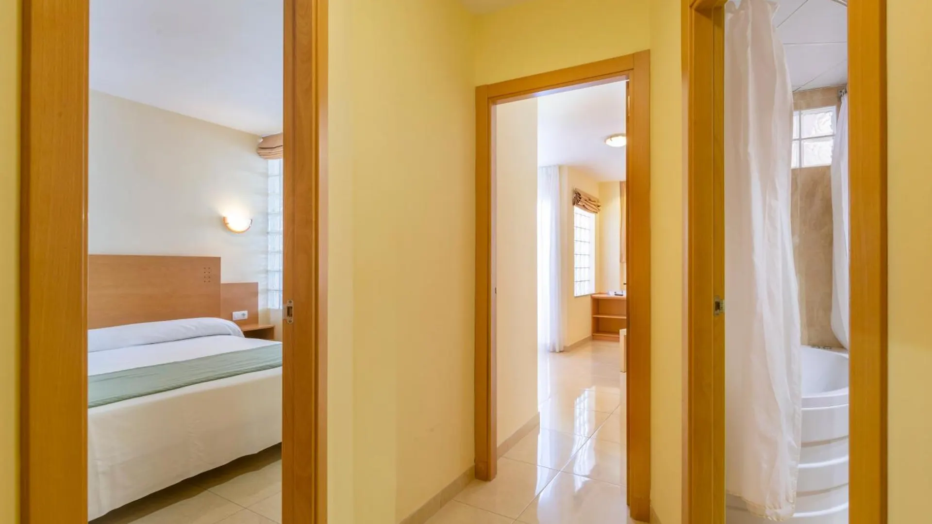 Hotel Parasol By Dorobe Τορρεμολίνος