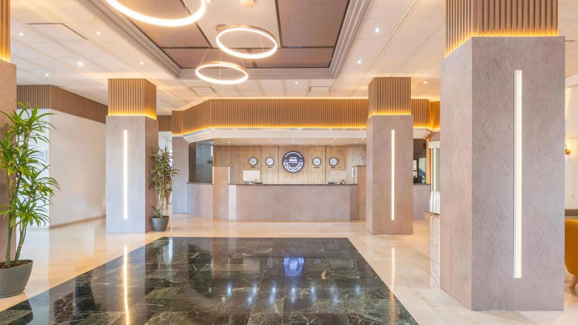 Hotel Parasol By Dorobe Τορρεμολίνος